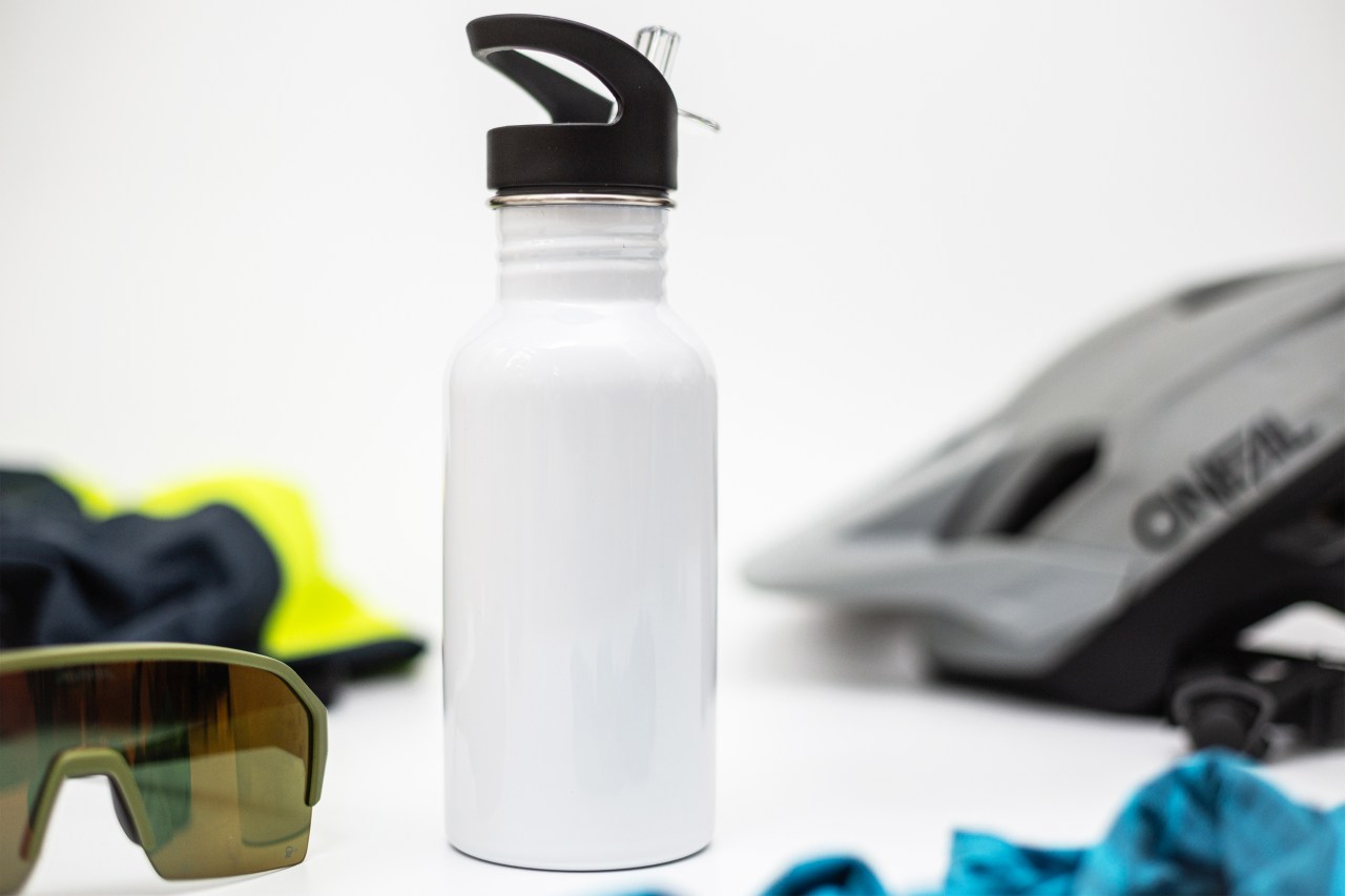Trinkflasche mit Trinkhalm